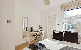 Lovely 2 Bedroom Ground Floor Flat With Garden.