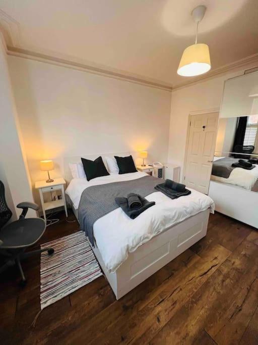 Lovely 2 Bedroom Ground Floor Flat With Garden. Londres Exterior foto