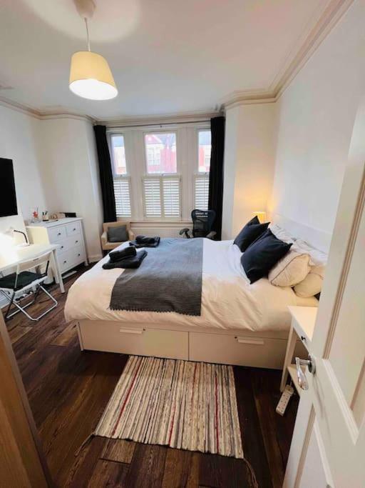 Lovely 2 Bedroom Ground Floor Flat With Garden. Londres Exterior foto