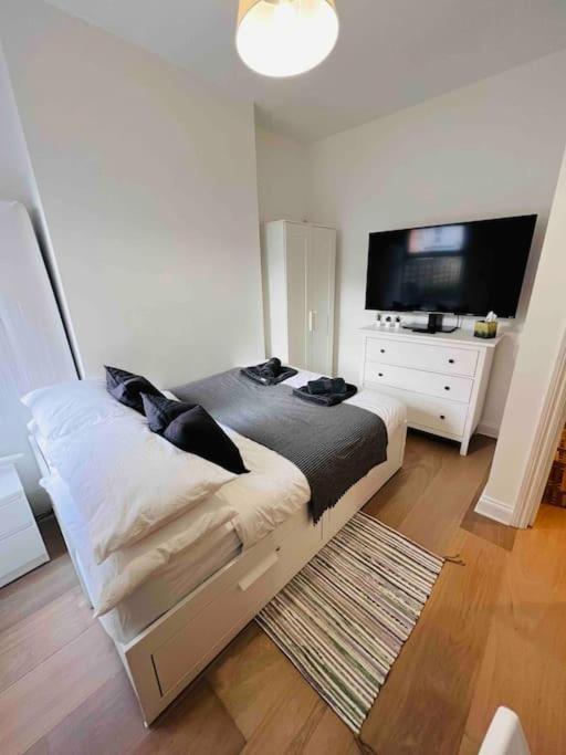 Lovely 2 Bedroom Ground Floor Flat With Garden. Londres Exterior foto