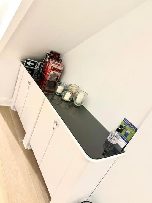 Lovely 2 Bedroom Ground Floor Flat With Garden. Londres Exterior foto