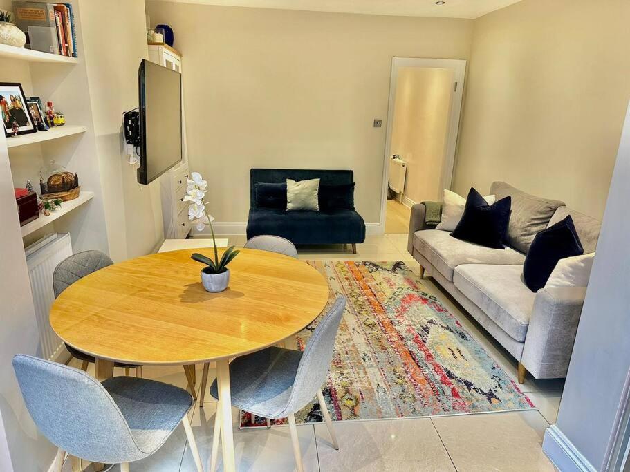 Lovely 2 Bedroom Ground Floor Flat With Garden. Londres Exterior foto