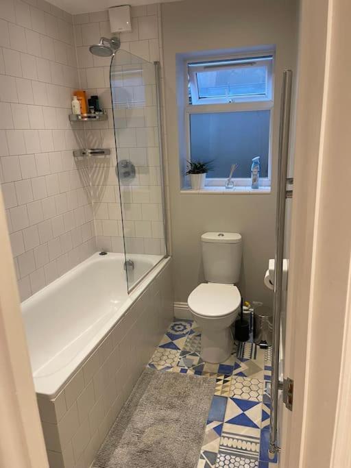 Lovely 2 Bedroom Ground Floor Flat With Garden. Londres Exterior foto