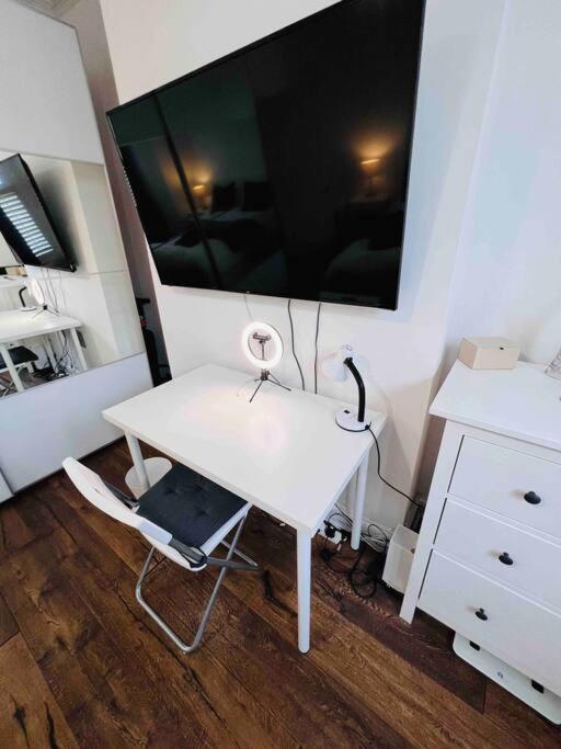 Lovely 2 Bedroom Ground Floor Flat With Garden. Londres Exterior foto