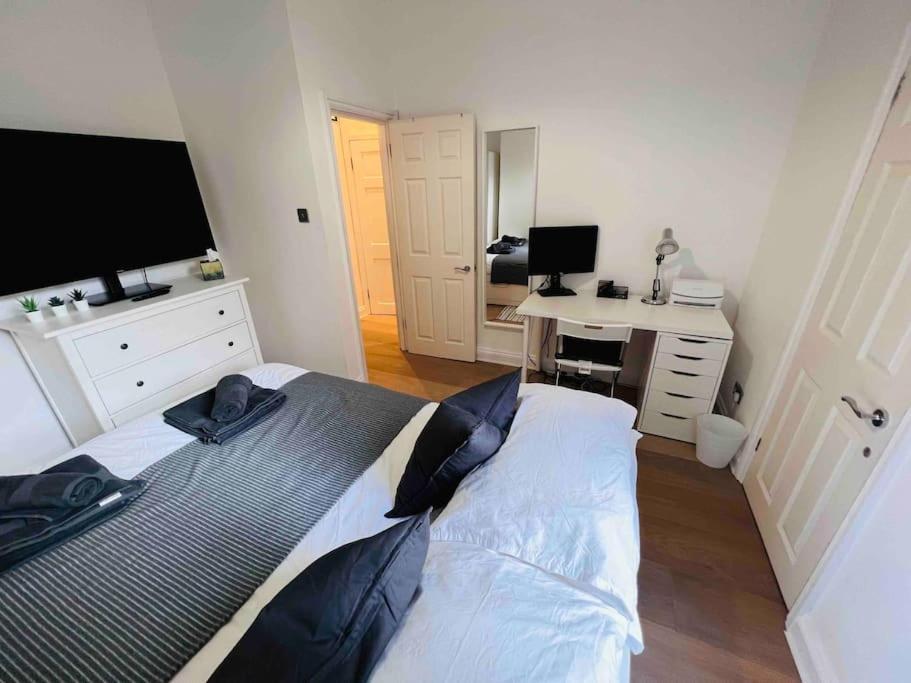 Lovely 2 Bedroom Ground Floor Flat With Garden. Londres Exterior foto