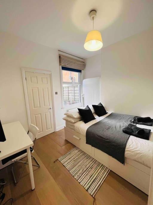 Lovely 2 Bedroom Ground Floor Flat With Garden. Londres Exterior foto