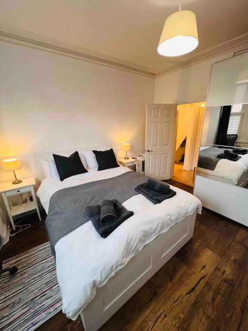 Lovely 2 Bedroom Ground Floor Flat With Garden. Londres Exterior foto