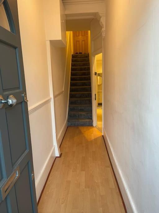 Lovely 2 Bedroom Ground Floor Flat With Garden. Londres Exterior foto