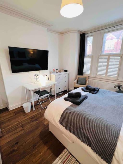 Lovely 2 Bedroom Ground Floor Flat With Garden. Londres Exterior foto