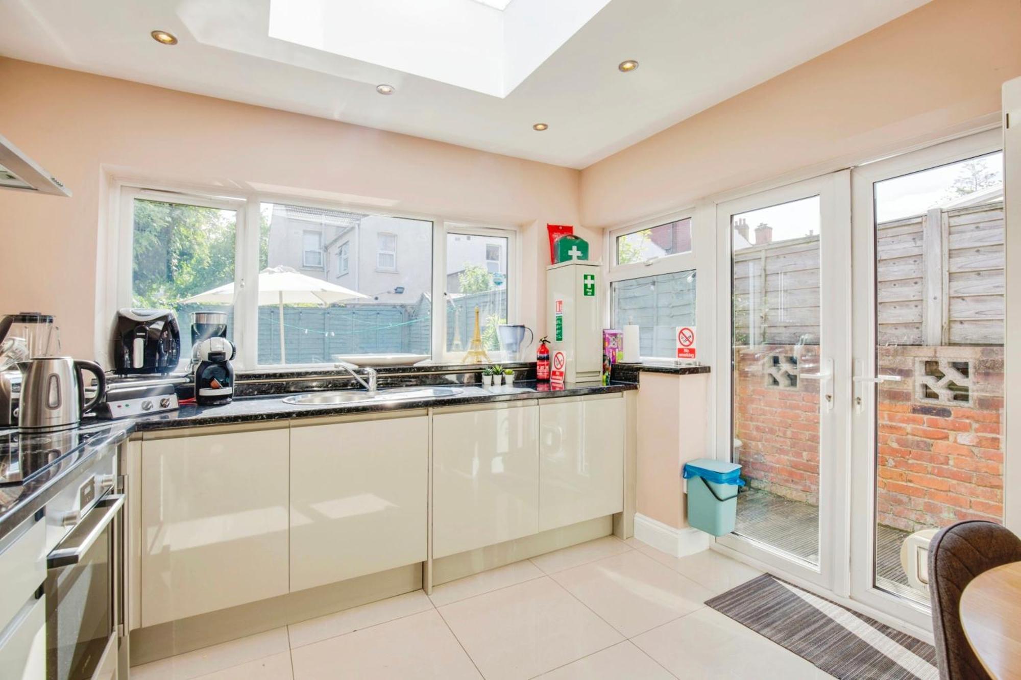 Lovely 2 Bedroom Ground Floor Flat With Garden. Londres Exterior foto
