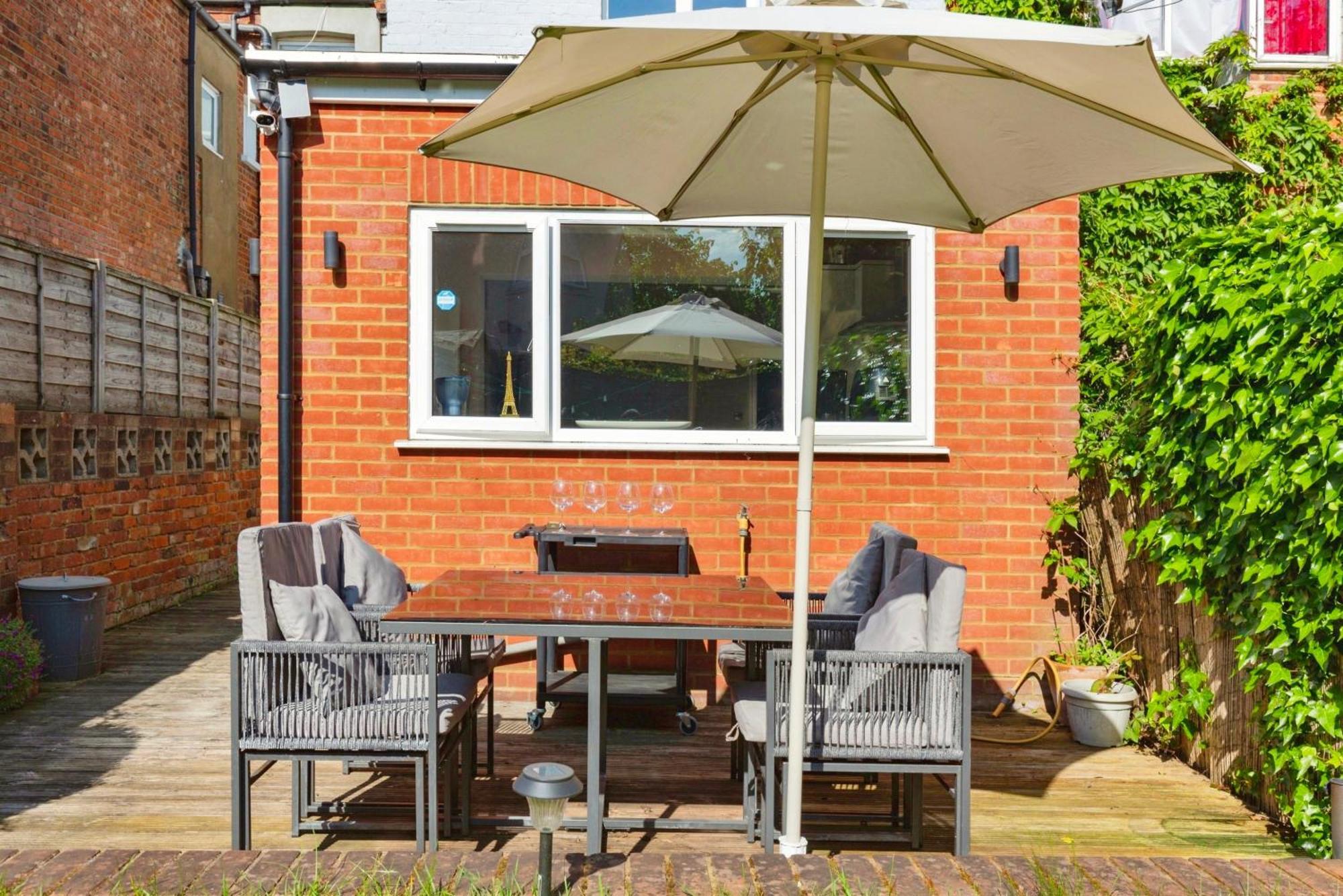 Lovely 2 Bedroom Ground Floor Flat With Garden. Londres Exterior foto